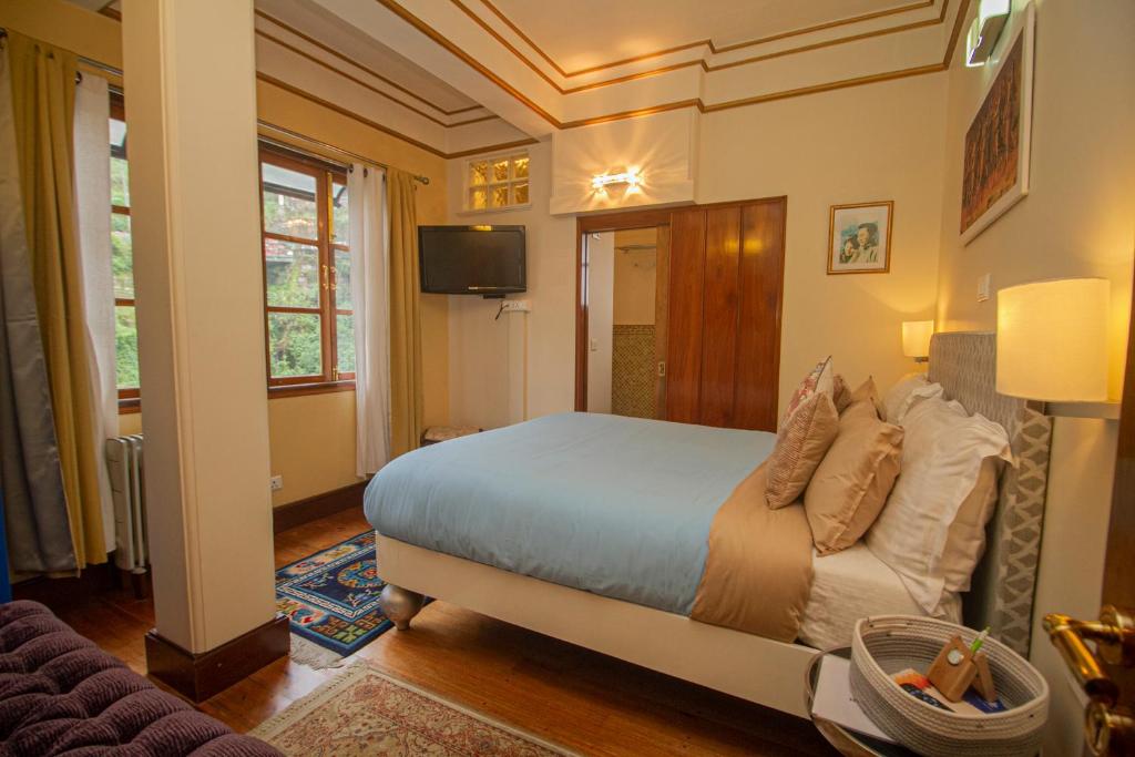 TV a/nebo společenská místnost v ubytování Amritara Luxury Villa Tosca, Gangtok
