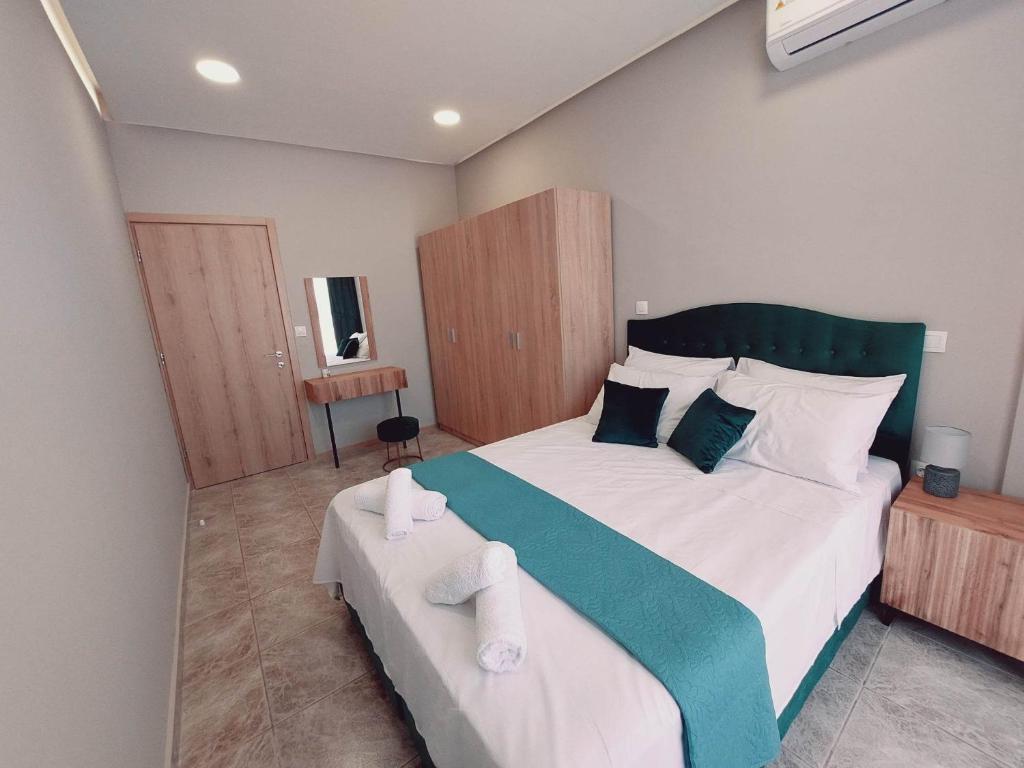 a bedroom with a large bed with white sheets and pillows at Emerald home in Ixia