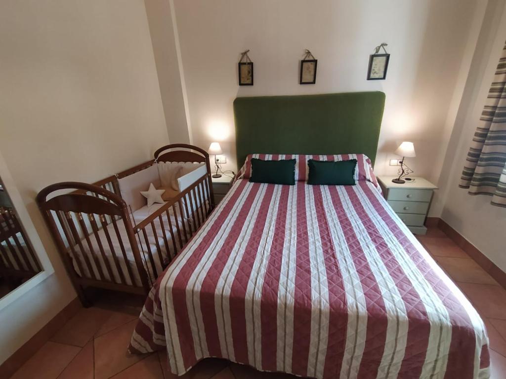 A bed or beds in a room at La Casa del Paseo