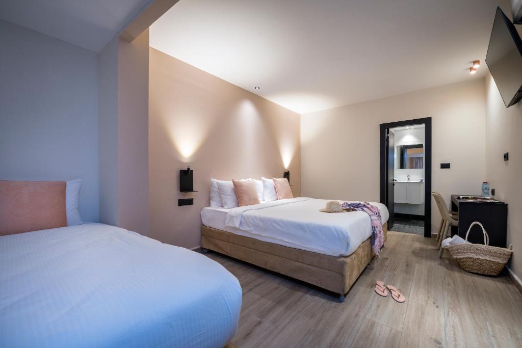 Кровать или кровати в номере Sahara Hotel Eilat