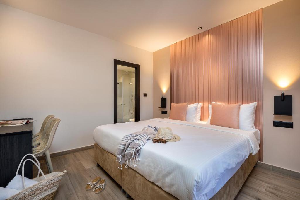 Кровать или кровати в номере Sahara Hotel Eilat