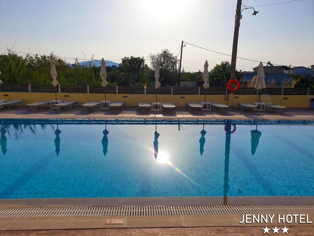 Bazén v ubytování Jenny Hotel nebo v jeho okolí