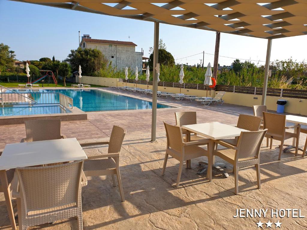 Bazén v ubytování Jenny Hotel nebo v jeho okolí