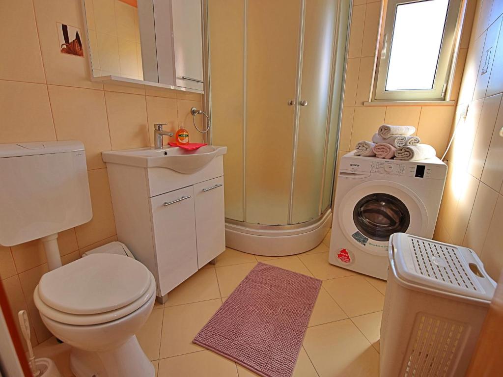 Łazienka w obiekcie Holiday Home Damjanović by Interhome