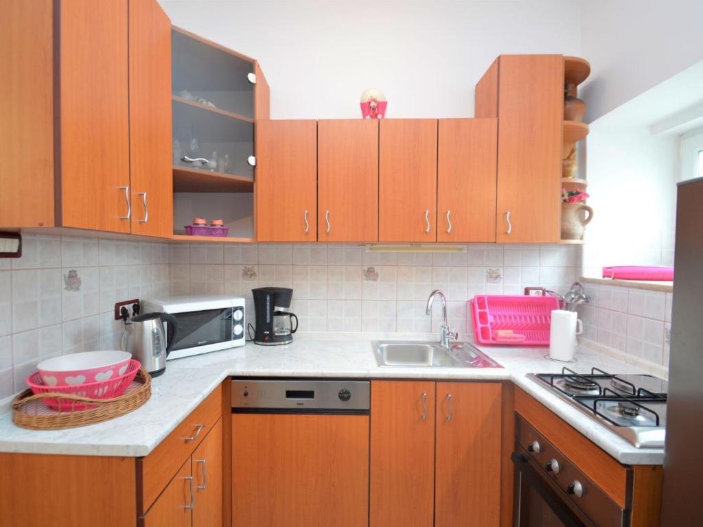 Kuchyňa alebo kuchynka v ubytovaní Apartment Franko 2 by Interhome