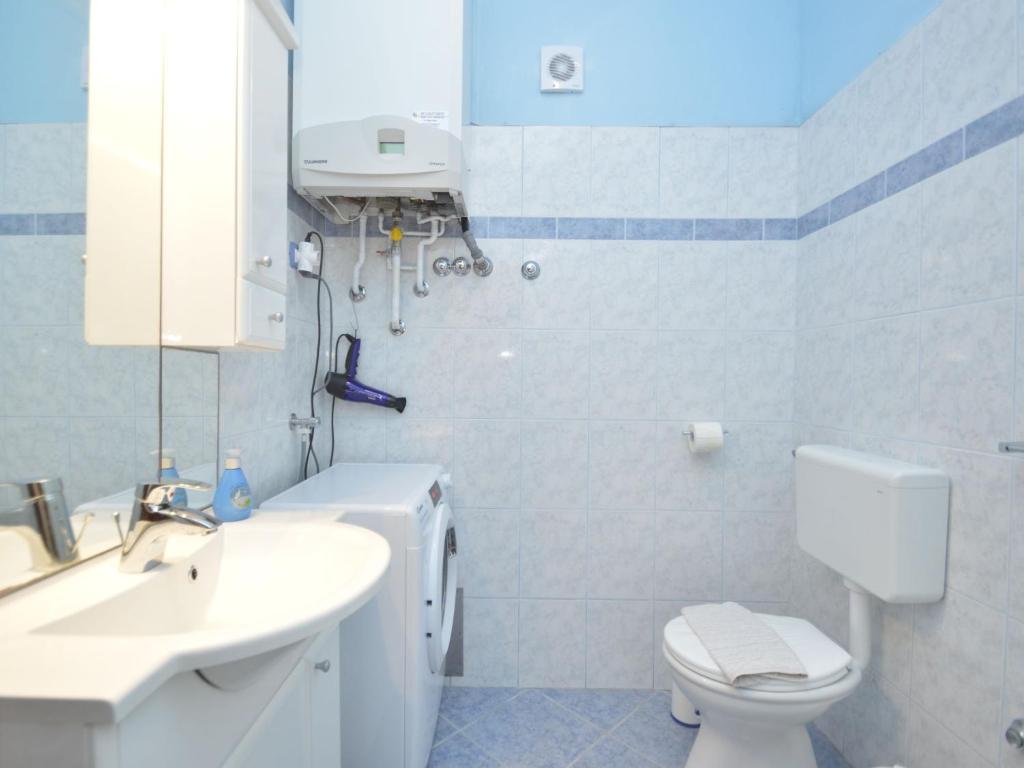 Kúpeľňa v ubytovaní Apartment Franko 2 by Interhome