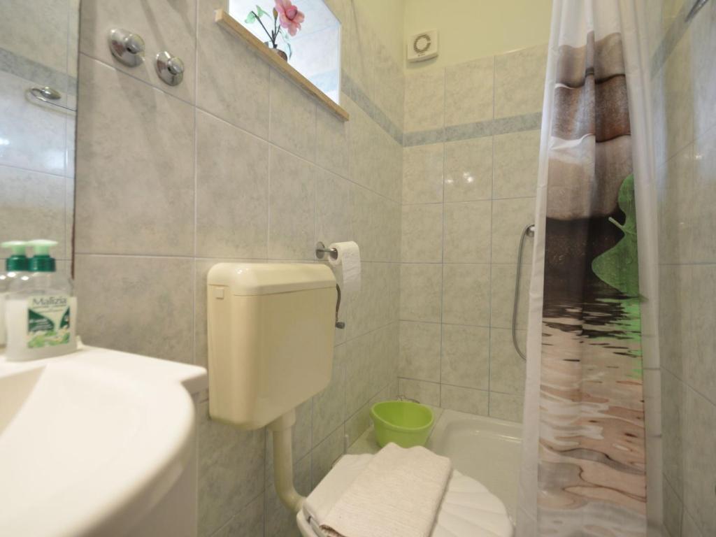 Kúpeľňa v ubytovaní Apartment Franko 2 by Interhome