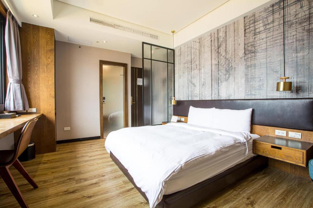 Easylazy Inn - Deluxe Double Room