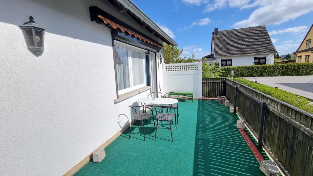 Bazén v ubytování Ferienwohnung „Ostsee“ über zwei Etagen in Ückeritz nebo v jeho okolí