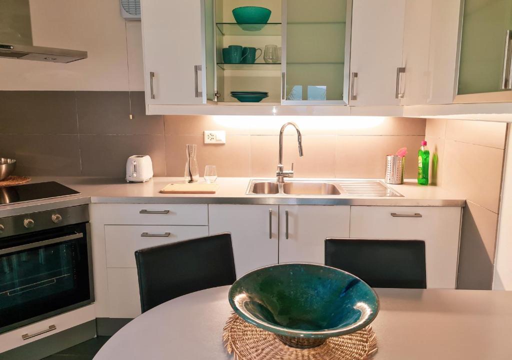 Suite Apartment with a view and free parking - Resim 8