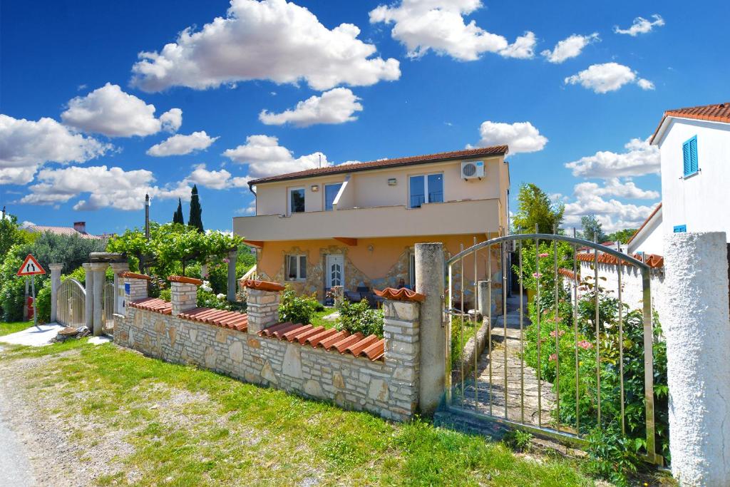 Apartments Mara 1838