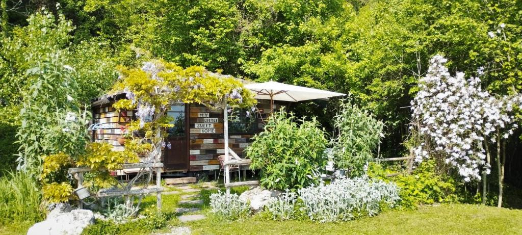 a garden with a house in the middle of a yard at Sweet Home Garda Lake in Provaglio Val Sabbia