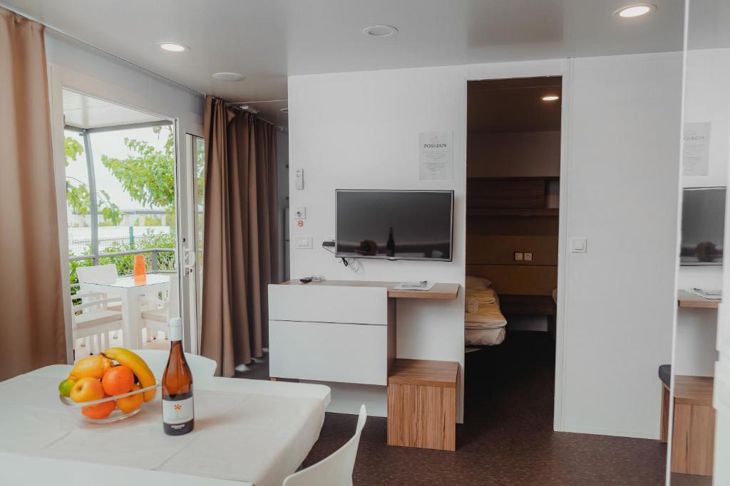 Cucina o angolo cottura di Poseidon Mobile Home Resort