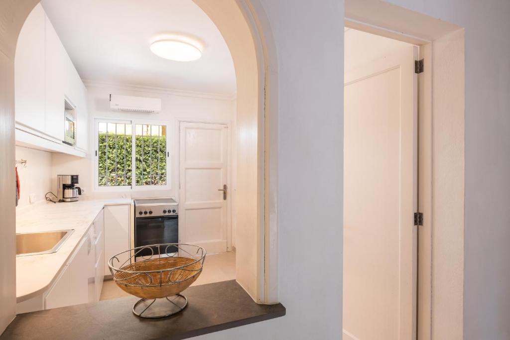 Kuchyň nebo kuchyňský kout v ubytování Villa Can Odile By SunVillas Mallorca