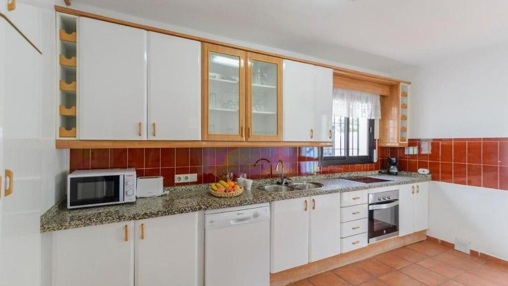 Kuchyň nebo kuchyňský kout v ubytování VILLA CARMEN MENYBER