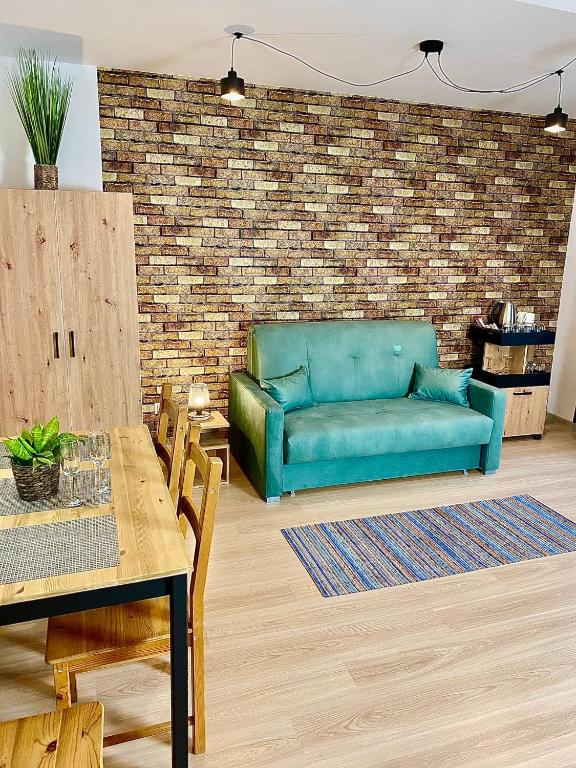 Old Tree Home & Restaurant - 11