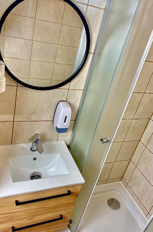 Old Tree Home & Restaurant - 12