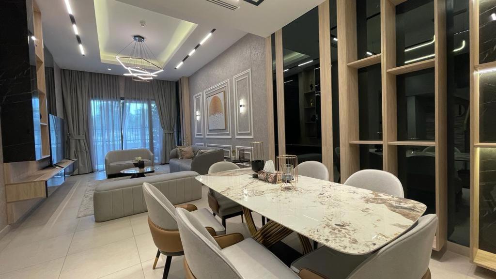 Gallery image of Luxurious Duplex Apartment for Short Term Rentals in Dubai