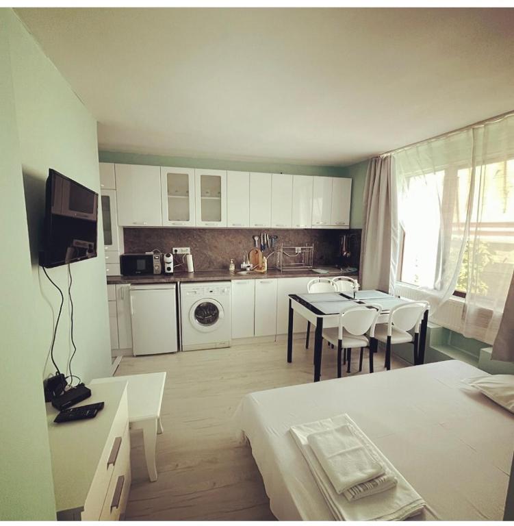 A kitchen or kitchenette at Апартамент Холи