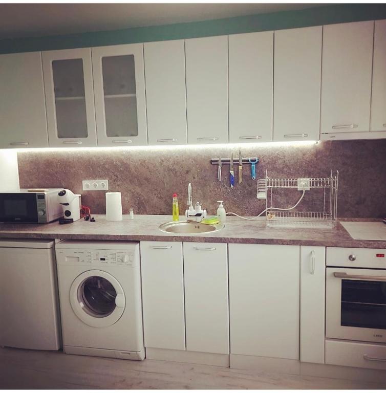 A kitchen or kitchenette at Апартамент Холи