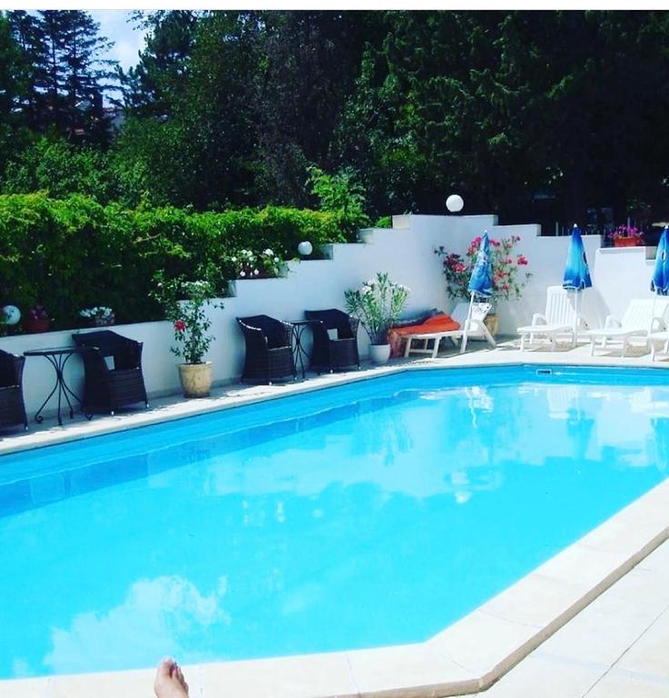 The swimming pool at or close to Апартамент Холи