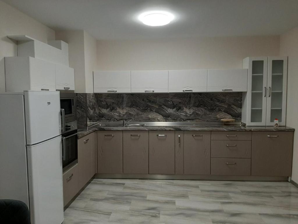 Kuchyň nebo kuchyňský kout v ubytování Апартамент Deluxe 7