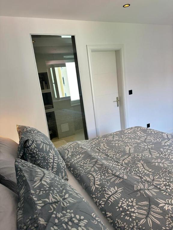 Postel nebo postele na pokoji v ubytování Madonna luxury rooms