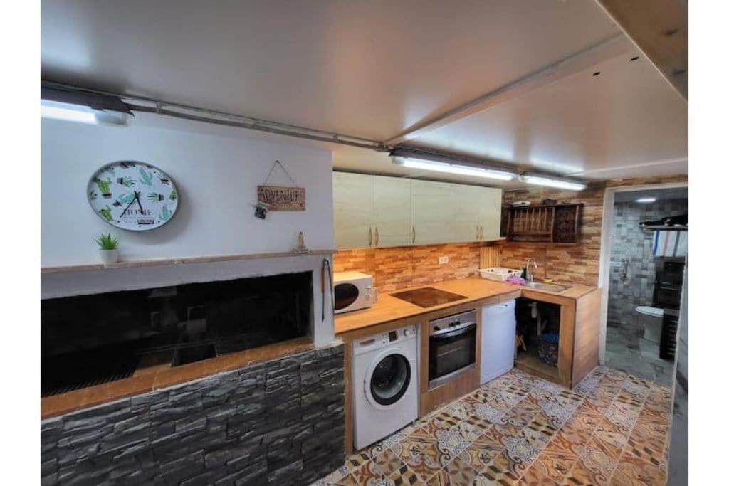 Kuchyňa alebo kuchynka v ubytovaní Casa encima del Mar, parquing, 4 patios, idilico