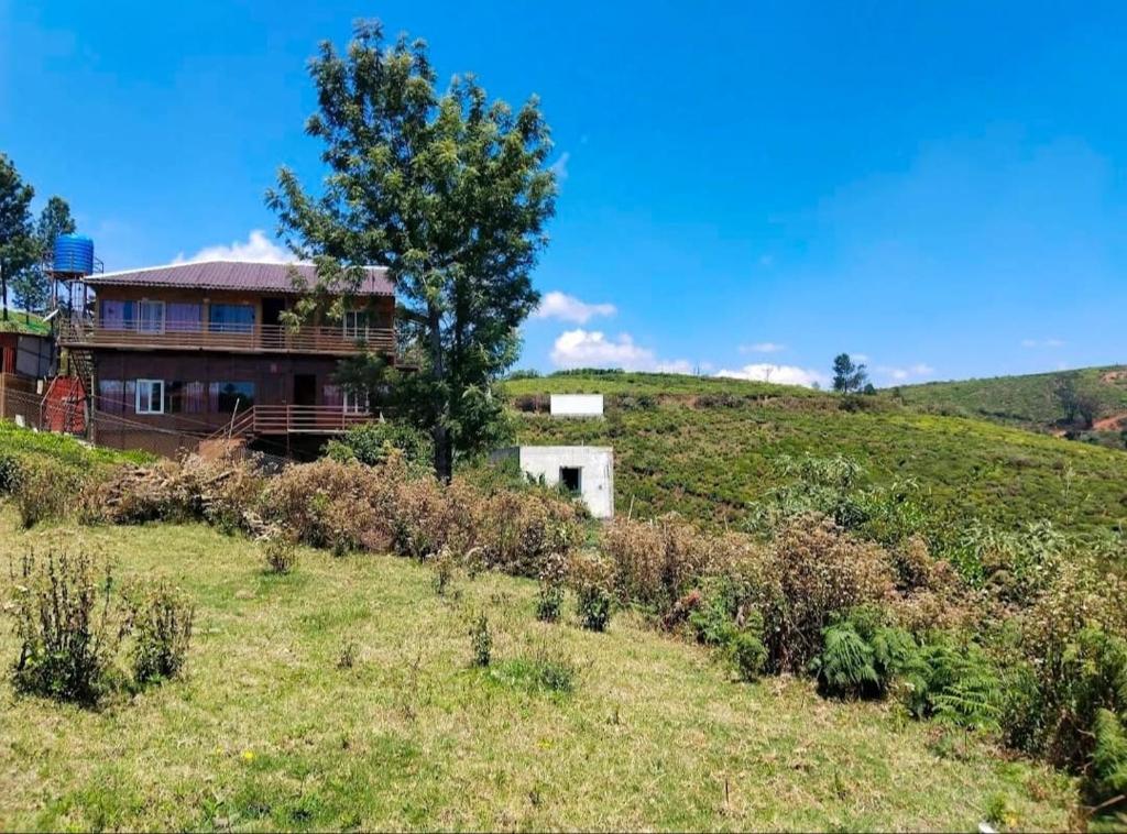 Mani's wood house, Ooty (updated prices 2024)
