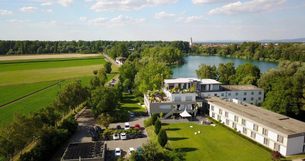 an aerial view of a house with a lake at SeeHotel & Restaurant die Ente in Schwetzingen