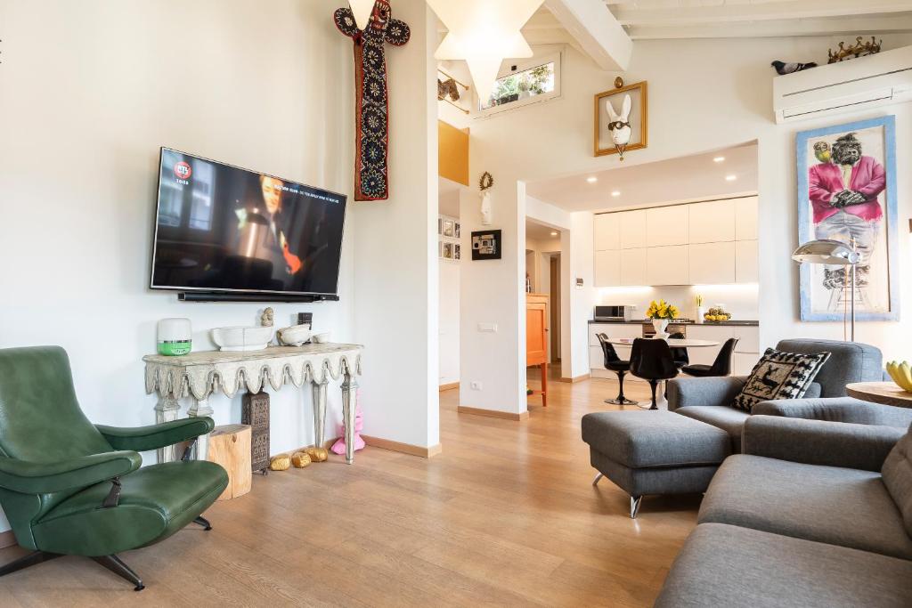 Televízia a/alebo spoločenská miestnosť v ubytovaní Matteotti Apartment