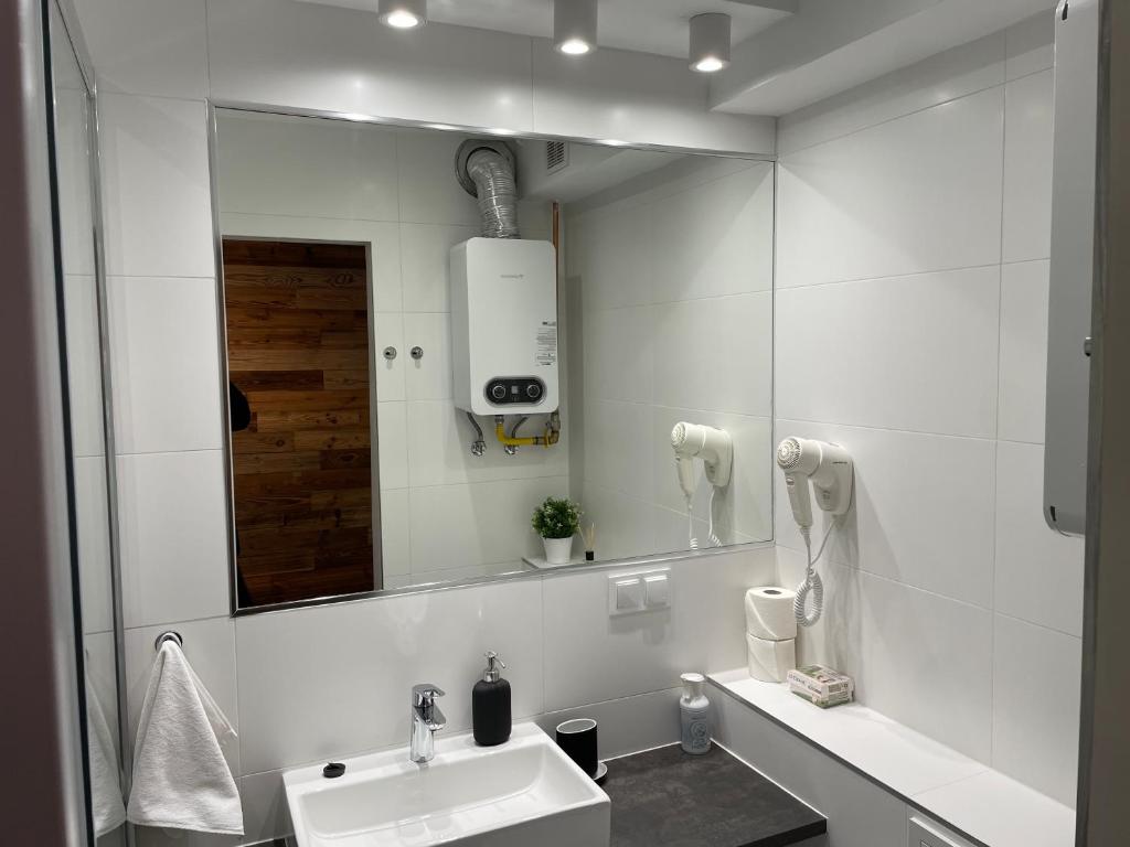 PRZYSTANEK KATOWICE Aleja Korfantego 8 - 4