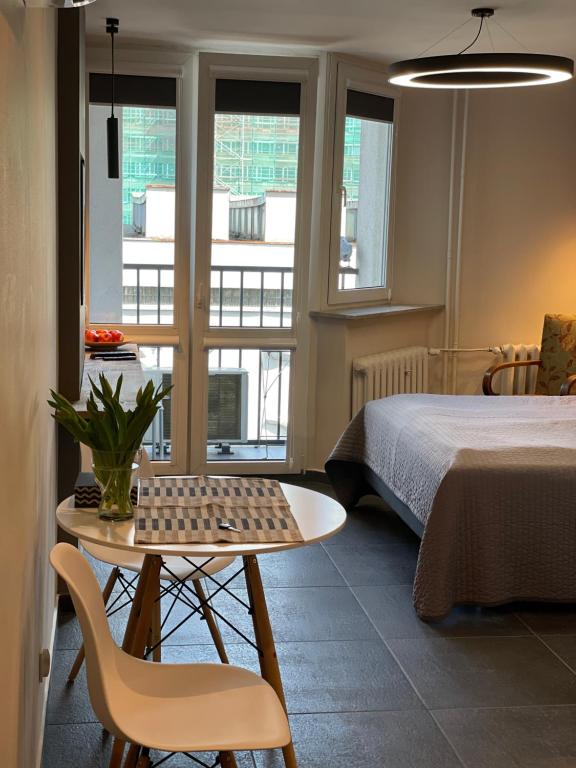 PRZYSTANEK KATOWICE Aleja Korfantego 8 - 6