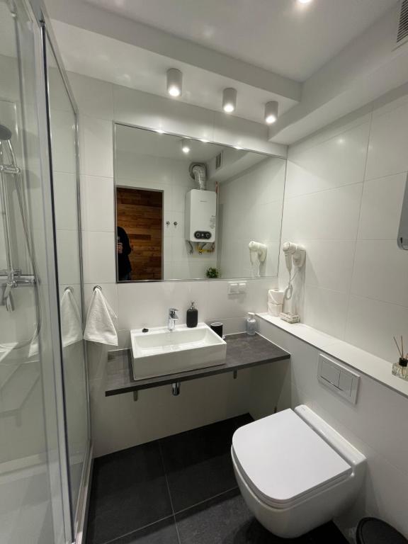 PRZYSTANEK KATOWICE Aleja Korfantego 8 - 10