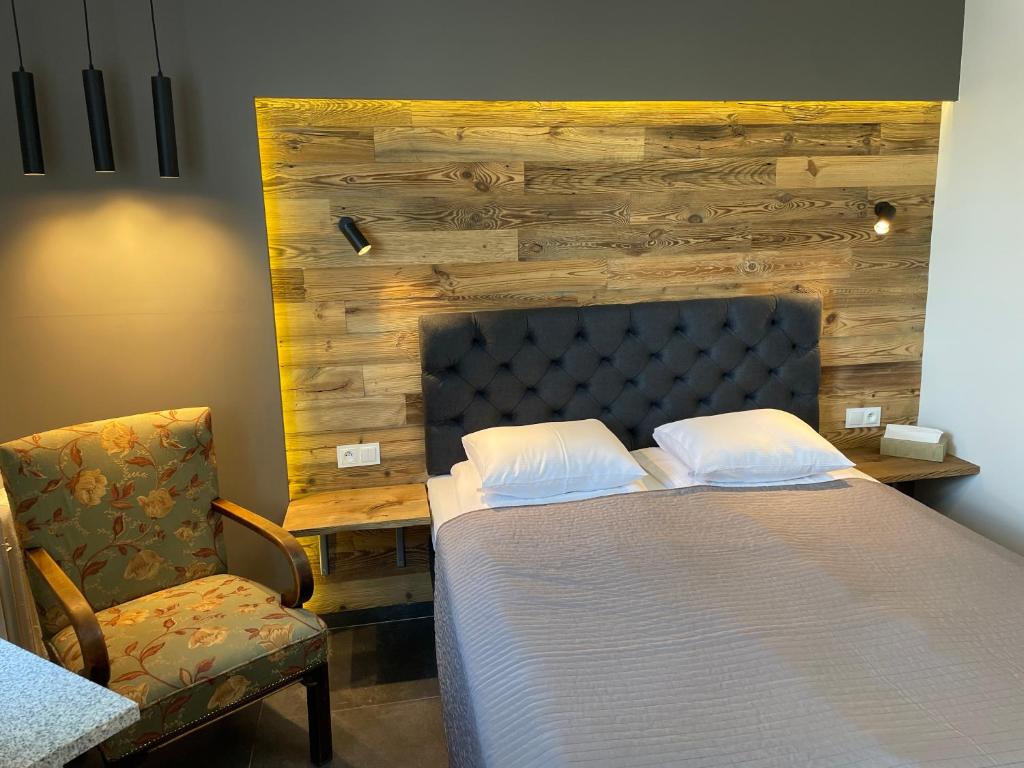 PRZYSTANEK KATOWICE Aleja Korfantego 8 - 9