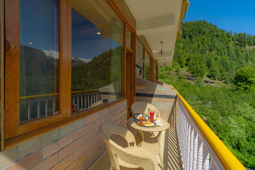 Nespecifikovaný výhled na hory nebo výhled na hory při pohledu z hostelu