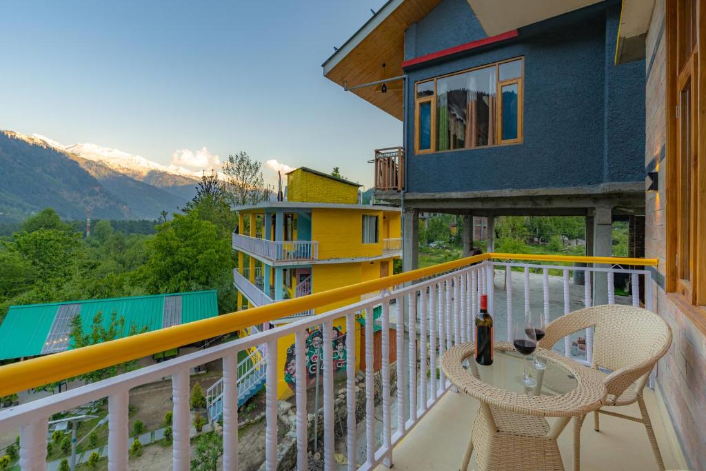 Nespecifikovaný výhled na hory nebo výhled na hory při pohledu z hostelu