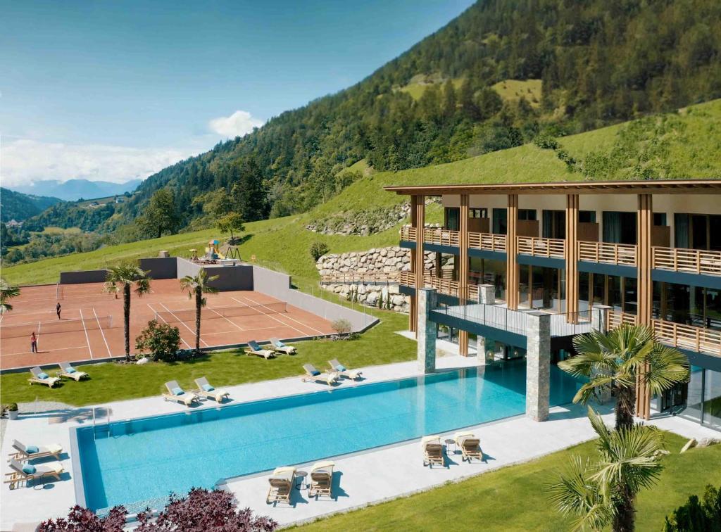an aerial view of a resort with a swimming pool at Hotel Sonnenalm in Saltusio