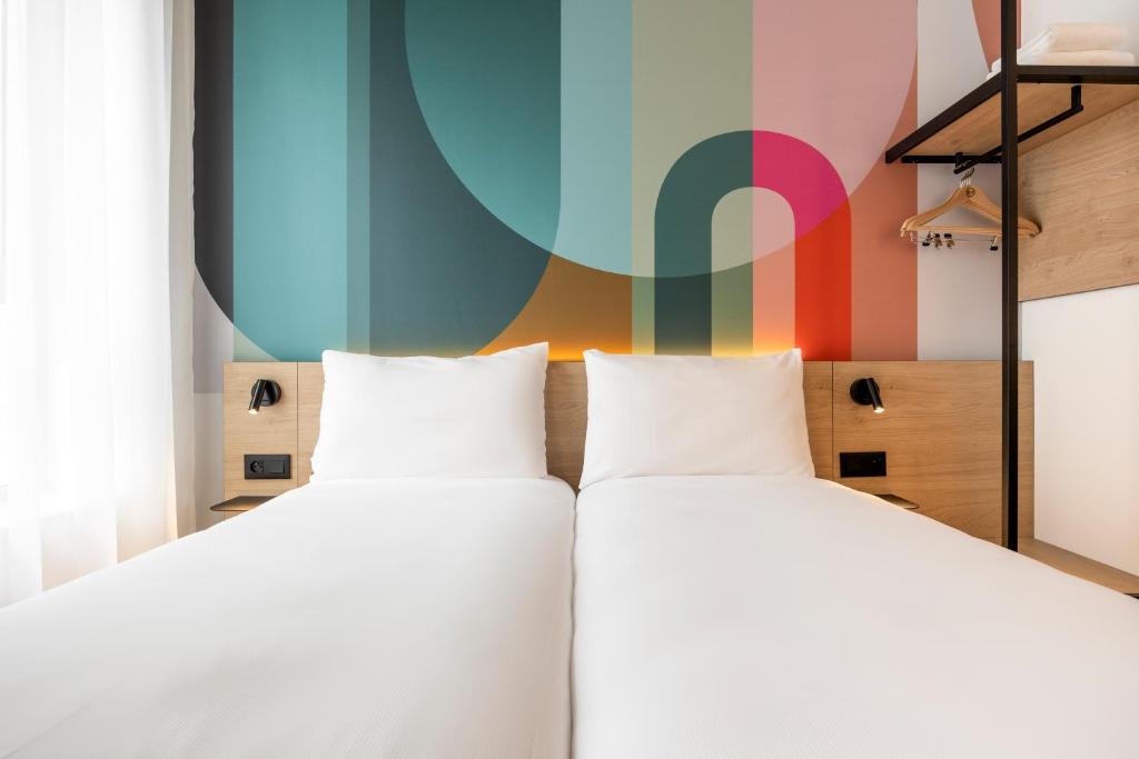Postel nebo postele na pokoji v ubytování B&B HOTEL Mechelen