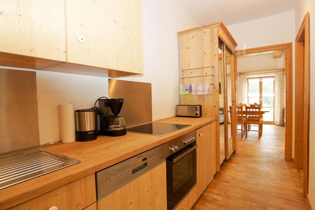 Kuchyň nebo kuchyňský kout v ubytování Feriengut zum Fürst`n mit Außenwhirlpool und Sauna
