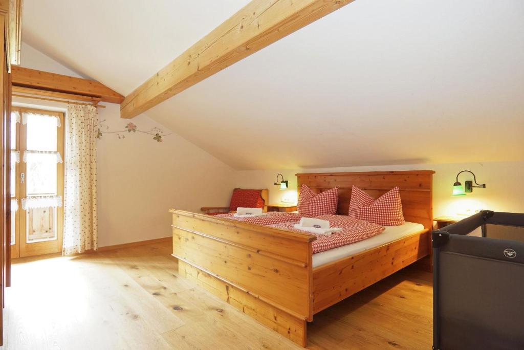 Postel nebo postele na pokoji v ubytování Feriengut zum Fürst`n mit Außenwhirlpool und Sauna