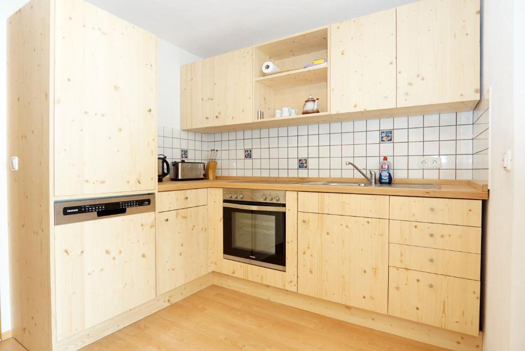Kuchyň nebo kuchyňský kout v ubytování Feriengut zum Fürst`n mit Außenwhirlpool und Sauna