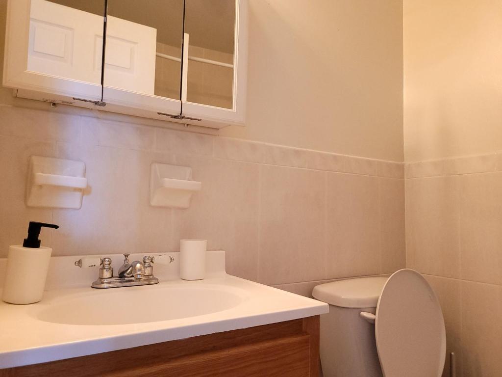Daphy Emerald Stay - Single Room With Private Bathroom