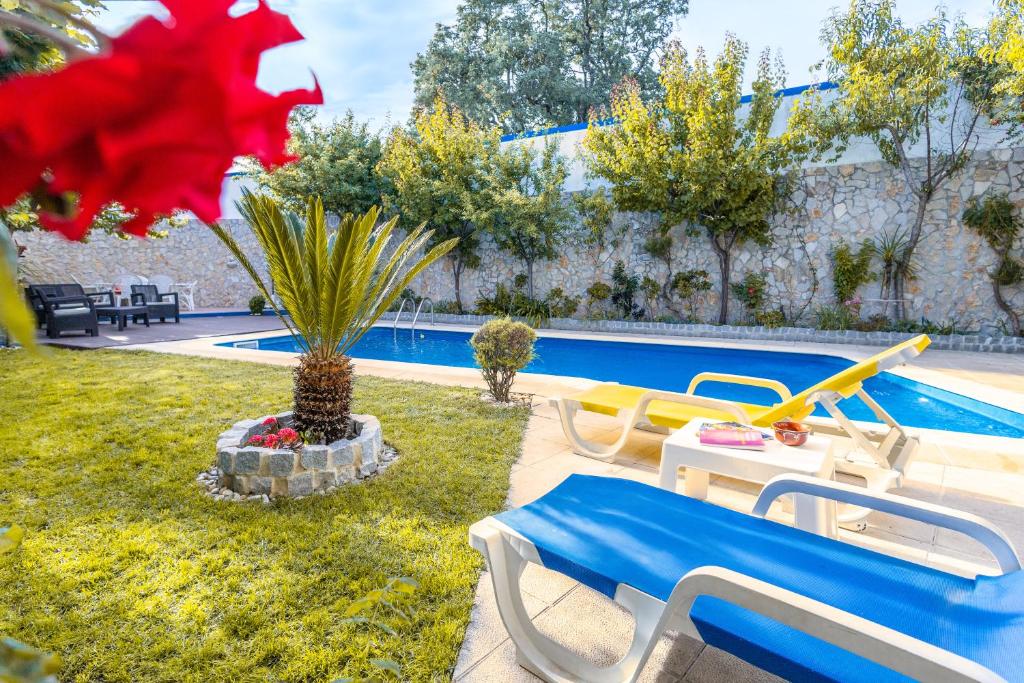 The swimming pool at or close to Cem Sentido - Alentejo Apartments