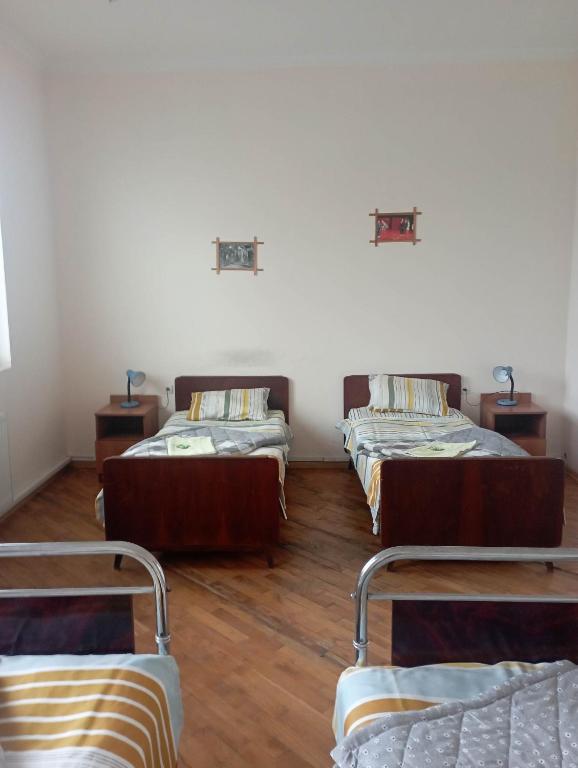 Postel nebo postele na pokoji v ubytování Art House Hostel Aleksandr