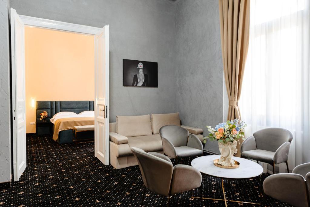 Posezení v ubytování Palace Bulevard Inn