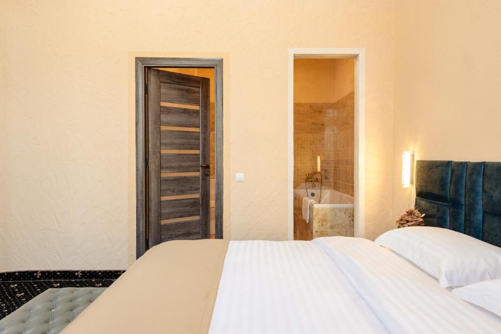 Postel nebo postele na pokoji v ubytování Palace Bulevard Inn