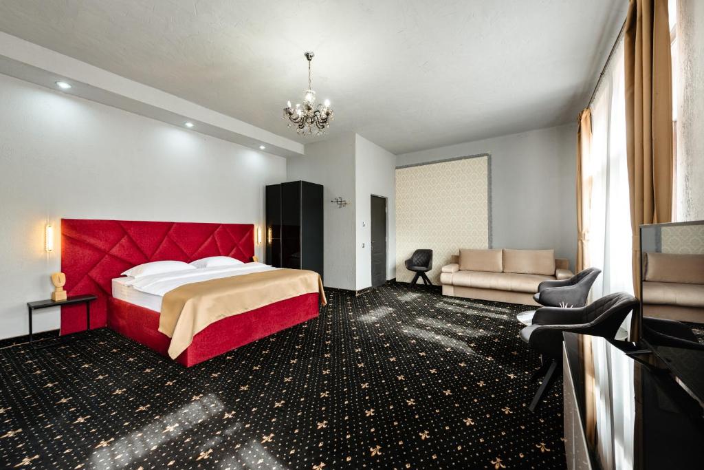 Palace Bulevard Inn - Double Double Double Room