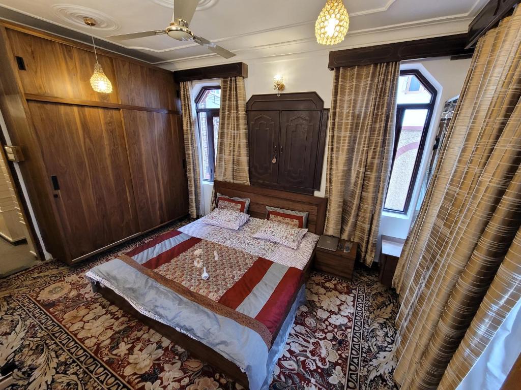 Postel nebo postele na pokoji v ubytování Taha Inn Home comfort