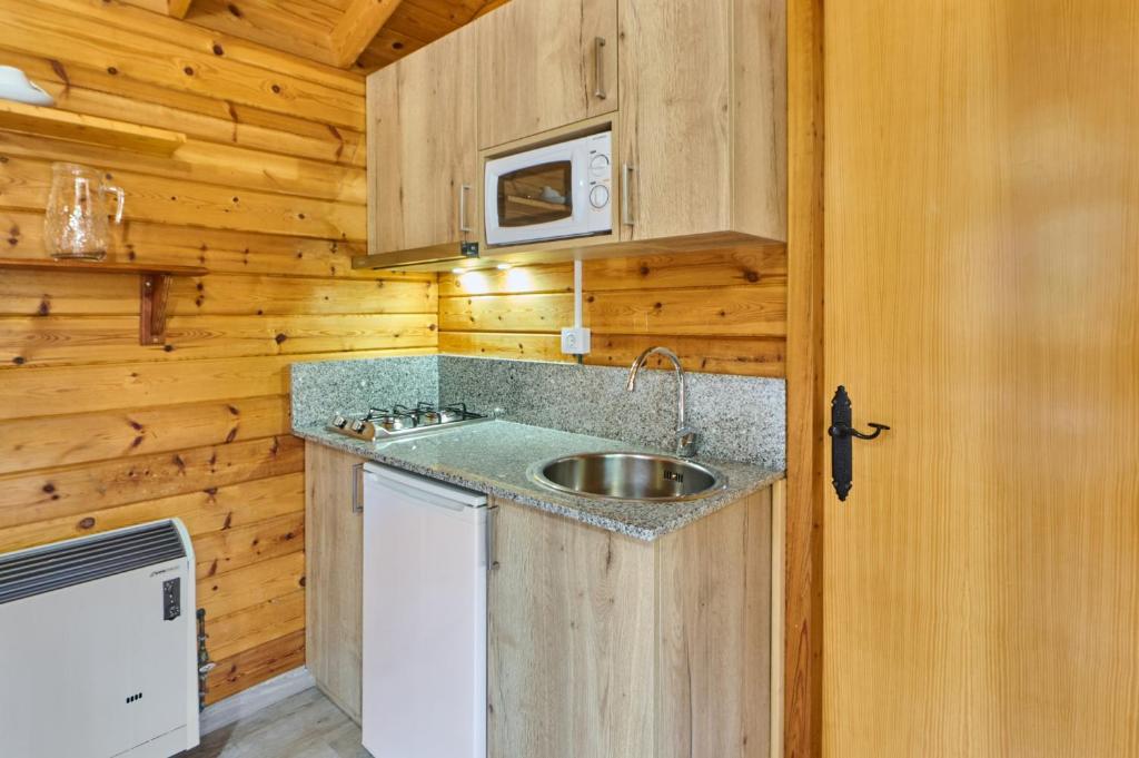 Kuchyň nebo kuchyňský kout v ubytování Camping Fontfreda